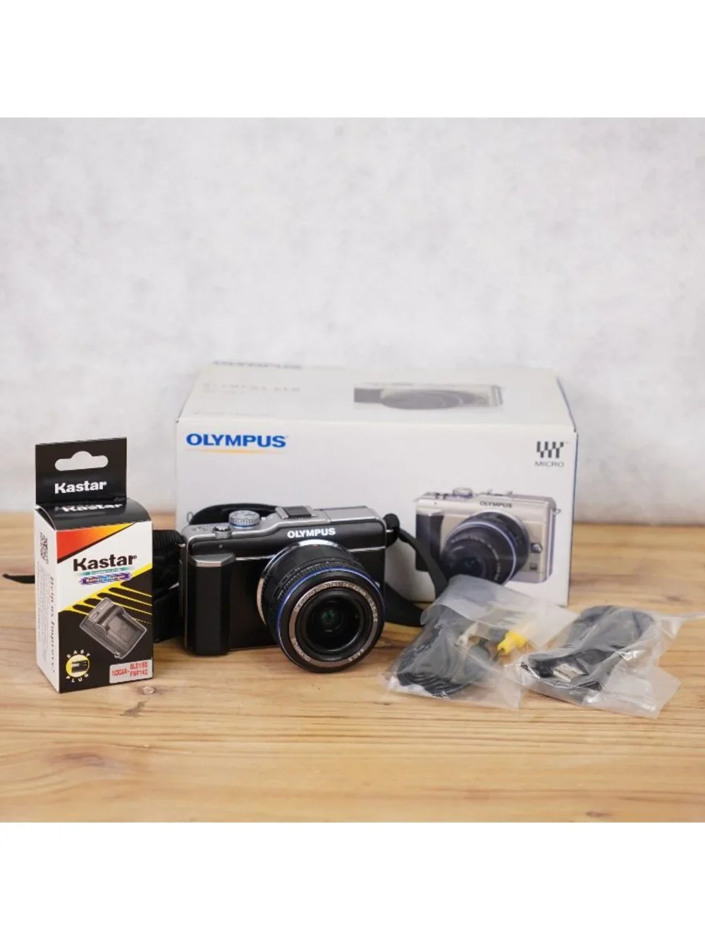 Olympus PEN E-PL1 Digital Camera 14-42mm L ED Lens Kit W/ Chargrer & Box Tested